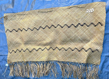 Load image into Gallery viewer, Fijian Kuta Gafigafi  Tongan Ta'ovala