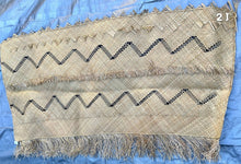 Load image into Gallery viewer, Fijian Kuta Gafigafi Tongan Ta'ovala