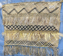 Load image into Gallery viewer, Fijian Kuta Gafigafi  Tongan Ta'ovala