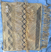 Load image into Gallery viewer, Fijian Kuta Gafigafi  Tongan Ta'ovala