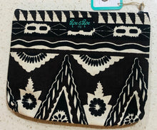 Load image into Gallery viewer, Accessory Bag Tribal Print