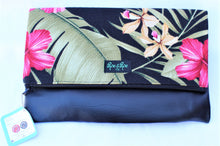 Load image into Gallery viewer, Clutch Purse Black Floral