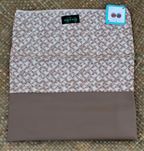 Load image into Gallery viewer, Clutch Purse Brown Mat Design
