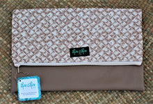 Load image into Gallery viewer, Clutch Purse Black Floral