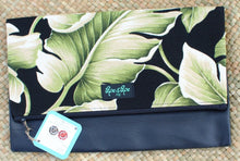Load image into Gallery viewer, Clutch Purse Black Floral