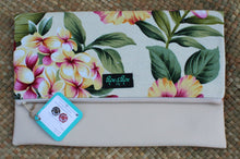 Load image into Gallery viewer, Clutch Purse Black Floral