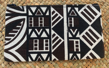 Load image into Gallery viewer, Makeup Travel Pouch Tapa Print