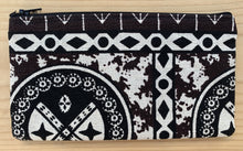 Load image into Gallery viewer, Makeup Travel Pouch Tapa Print