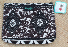 Load image into Gallery viewer, Accessory Bag Tribal Print
