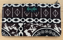 Load image into Gallery viewer, Makeup Travel Pouch Tapa Print
